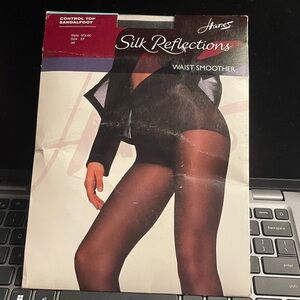 Hanes Silk Reflections waist smoother Control Top panty hose. Size EF, black.new